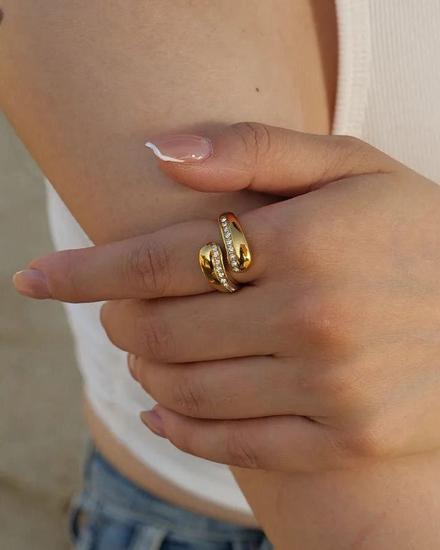 Curvy ring