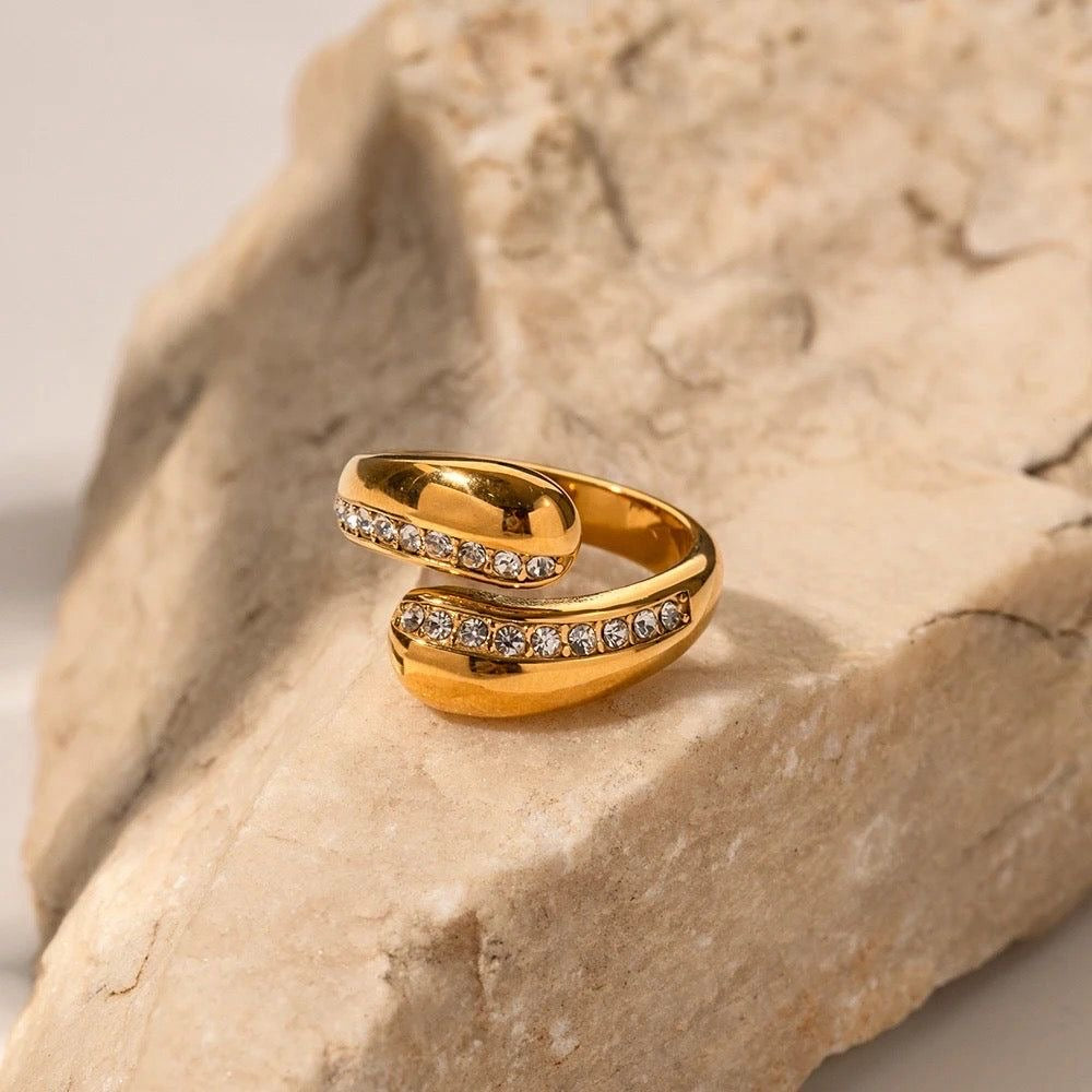 Curvy ring