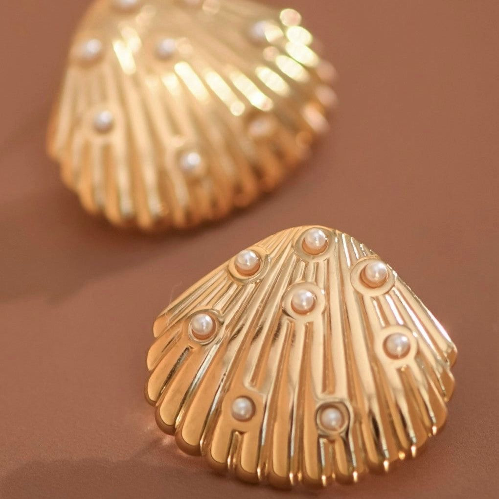 Seashell pearl earrings