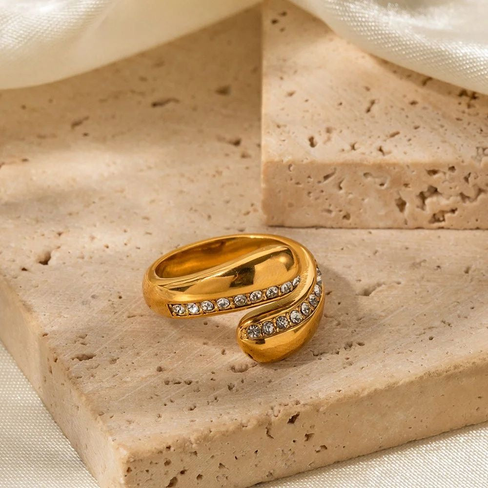 Curvy ring
