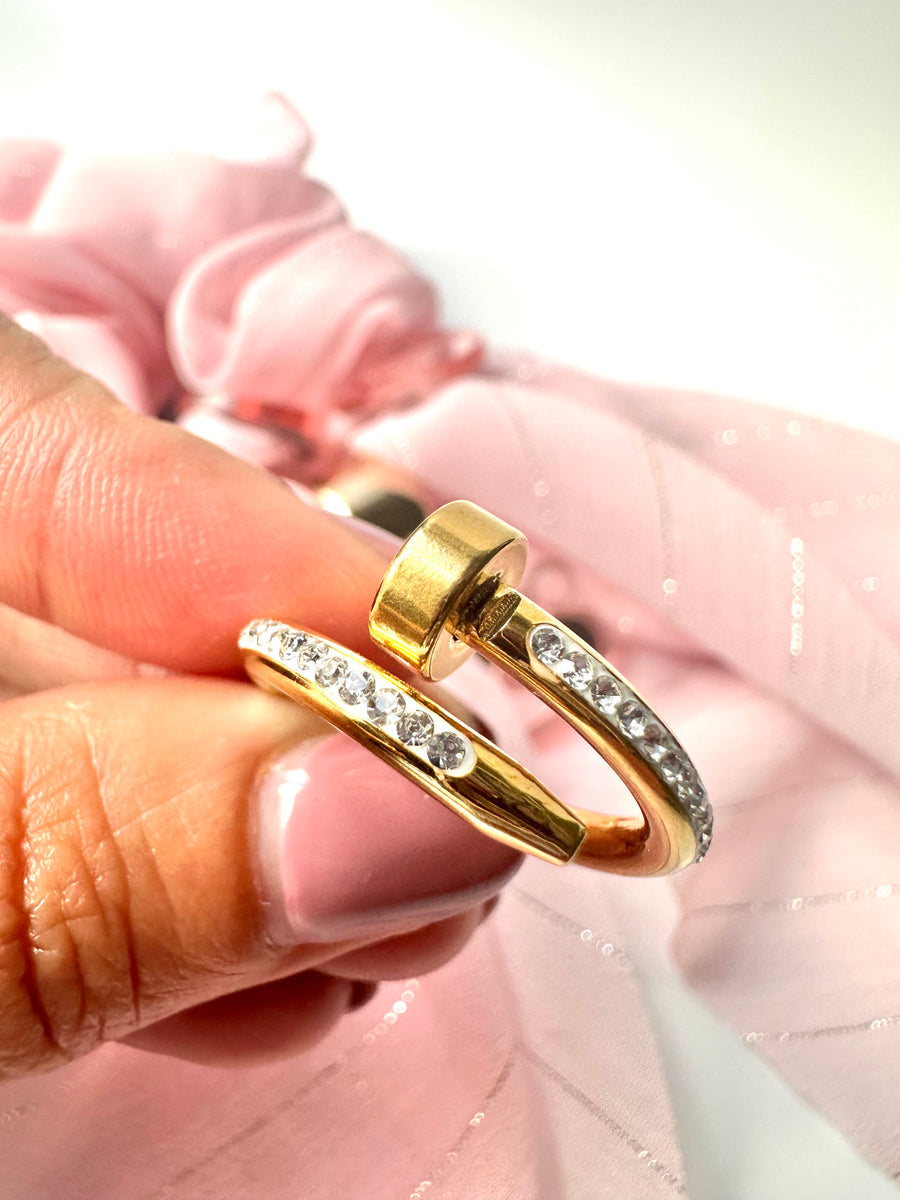 Half studded Nail Ring 18k